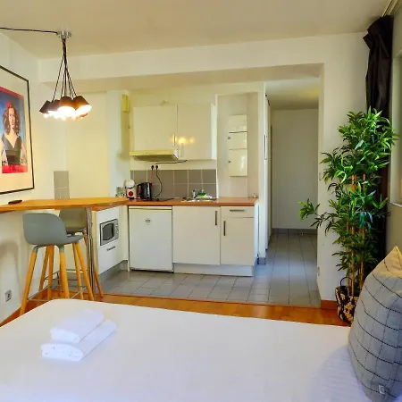 Charmant Studio Dans Un Immeuble 5 *