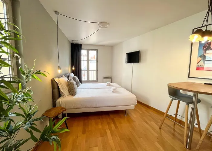 Апартаменты Charmant Studio Dans Un Immeuble 5 *