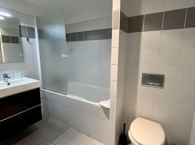 Charmant Studio Dans Un Immeuble 5 *